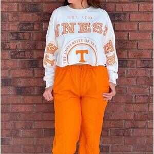 NEW GAMEDAY SOCIAL tennessee seal cropped sweatshirt in orange and white